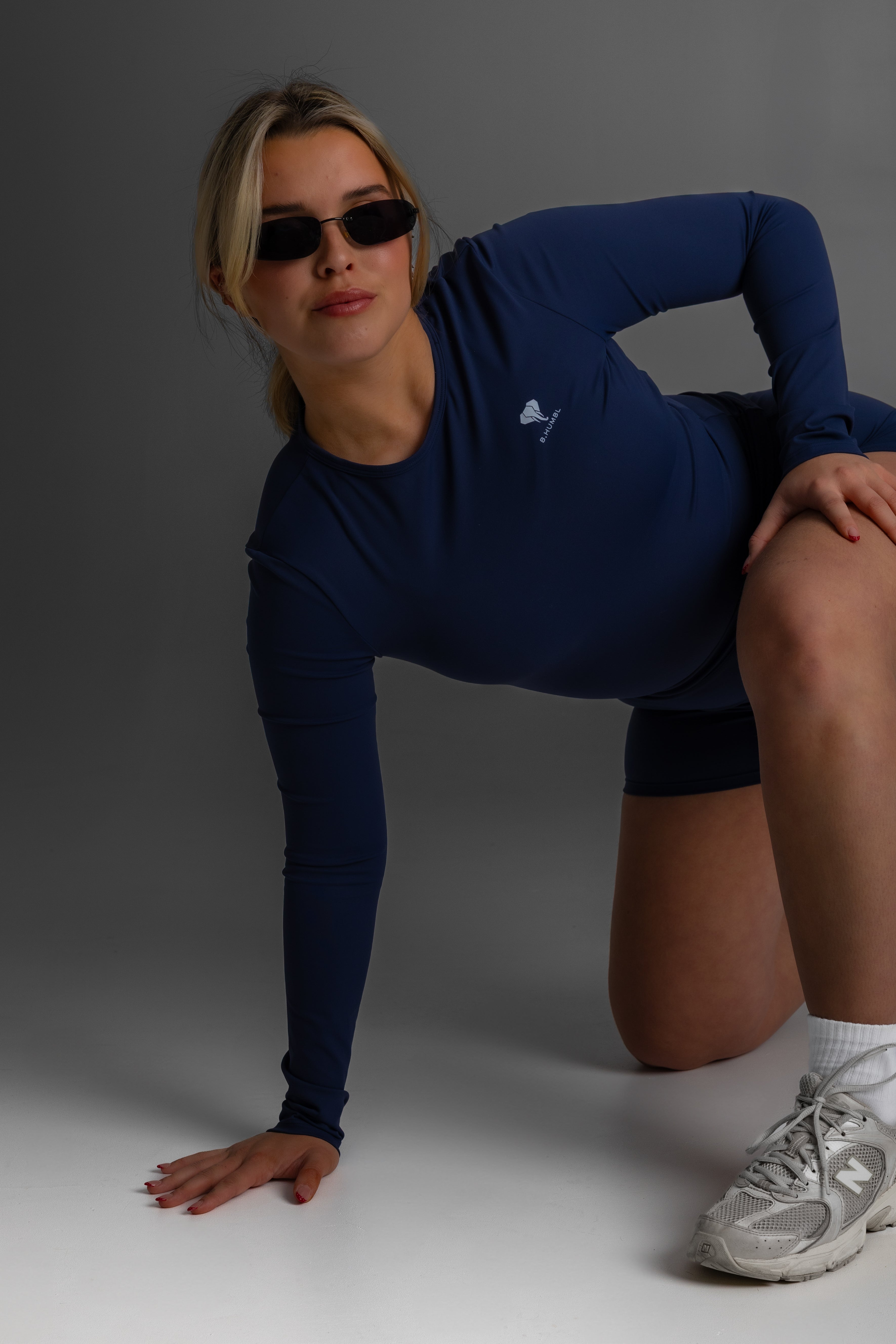 Long-sleeved corporate top